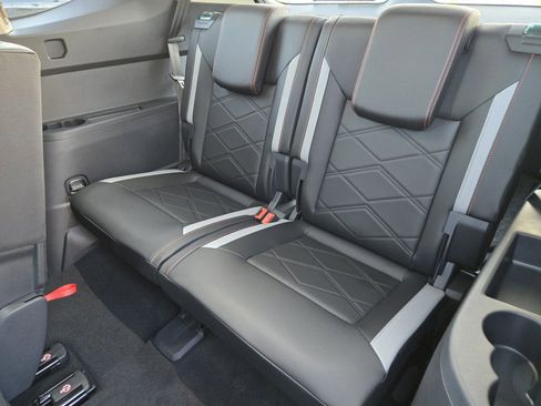 New 2025 Volkswagen Atlas Peak Edition SE image 19