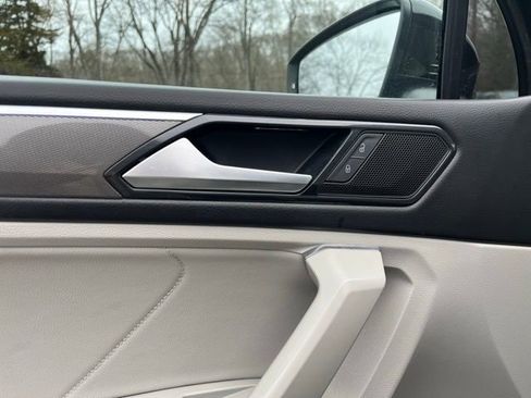 Certified 2022 Volkswagen Tiguan SE R-Line image 32