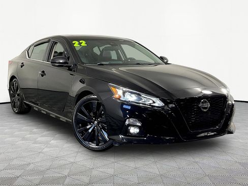 Used 2022 Nissan Altima 2.5 SR w/ Midnight Edition Package FWD image 3