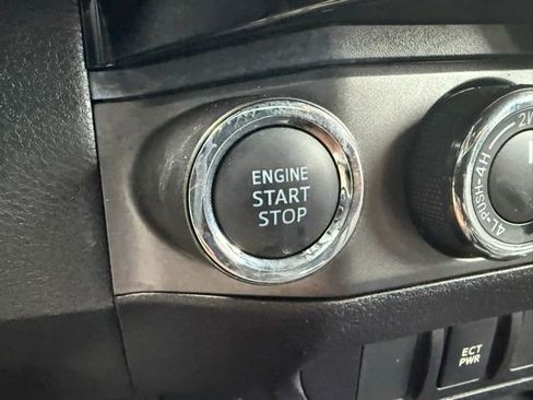 Used 2018 Toyota Tacoma TRD Sport AWD/4WD image 34