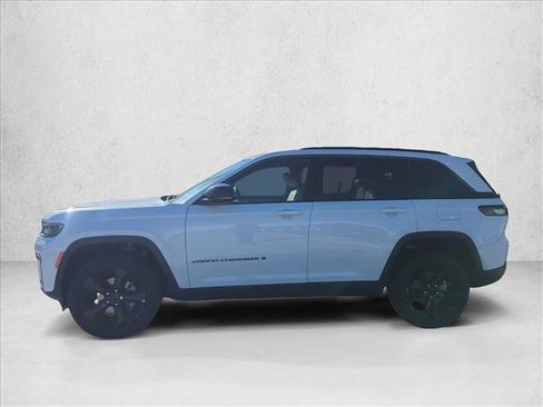 New 2026 Jeep Grand Cherokee Limited w/ Limited Altitude Package RWD image 5