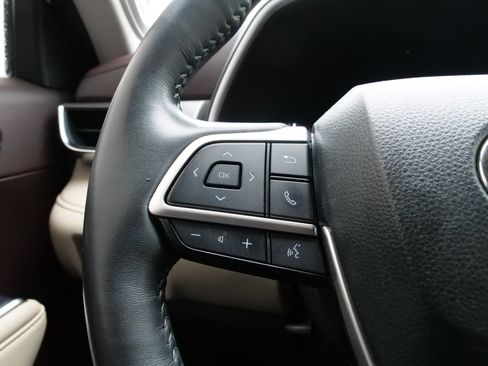 Used 2022 Toyota Highlander Limited image 24