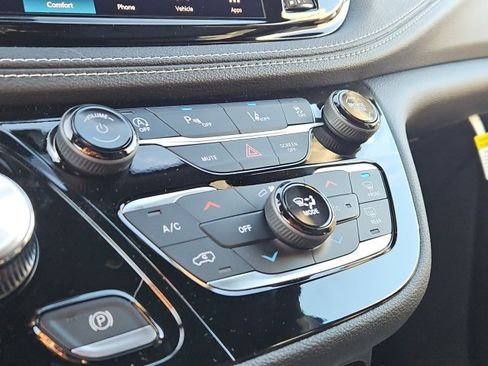 New 2026 Chrysler Pacifica Select image 46