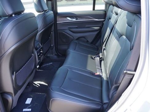 New 2025 Jeep Grand Cherokee Limited w/ Black Appearance Package image 11