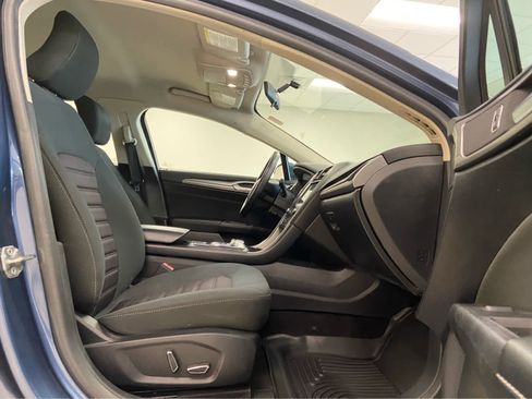 Used 2018 Ford Fusion SE w/ Fusion SE Technology Package image 15