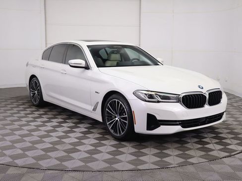 Certified 2023 BMW 530e w/ Premium Package image 3