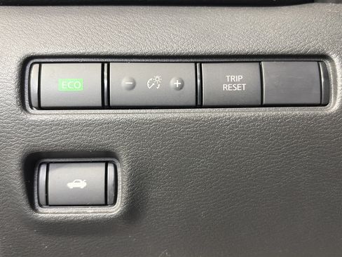 Certified 2022 Nissan Sentra SV FWD image 26