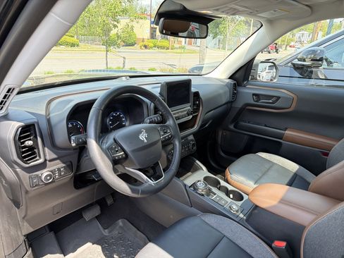 Used 2023 Ford Bronco Sport Outer Banks w/ Tech Package AWD/4WD image 8