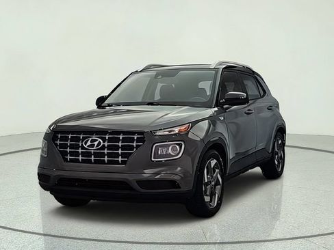 Used 2022 Hyundai Venue Limited FWD image 2