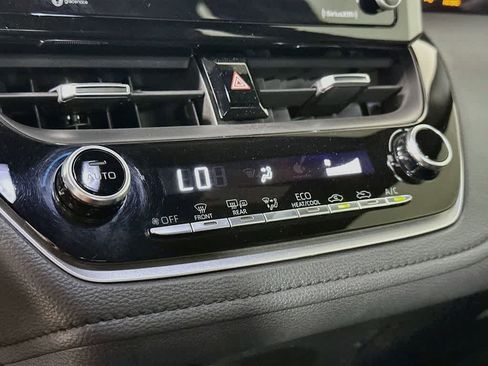 Used 2022 Toyota Corolla SE FWD image 17