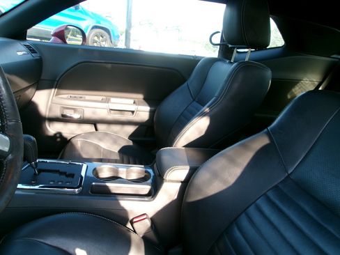 Used 2010 Dodge Challenger SE image 18