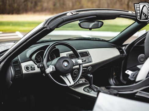 Used 2004 BMW Z4 2.5i image 24