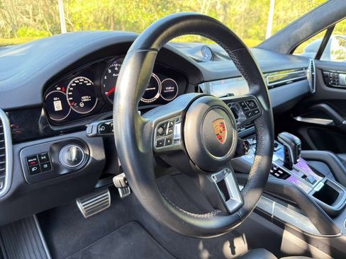 Certified 2019 Porsche Cayenne Turbo image 9