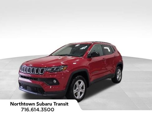 Used 2023 Jeep Compass Latitude w/ Convenience Group AWD/4WD image 1