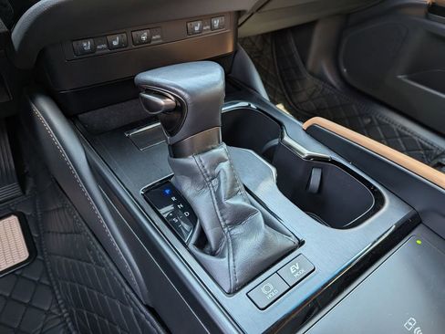 Used 2024 Lexus ES 300h w/ Premium Package FWD image 20