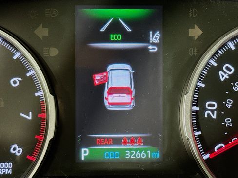 Used 2022 Toyota RAV4 LE AWD/4WD image 15