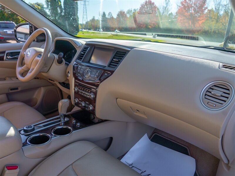 Used 2015 Nissan Pathfinder Platinum FWD image 18