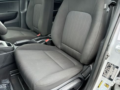 Used 2022 Hyundai Venue SE FWD image 17