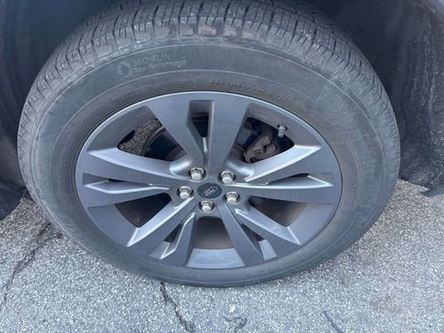 Used 2023 Ford Explorer XLT w/ Equipment Group 202A image 4