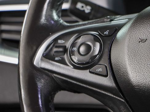 Used 2019 Buick Enclave Essence image 13