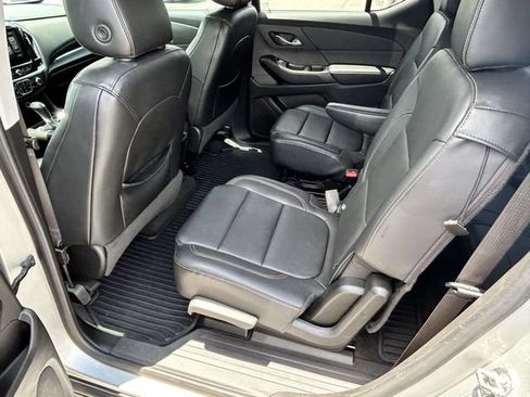 Used 2019 Chevrolet Traverse LT FWD image 9