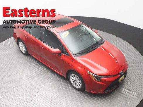 Used 2020 Toyota Corolla LE w/ LE Premium Package image 3