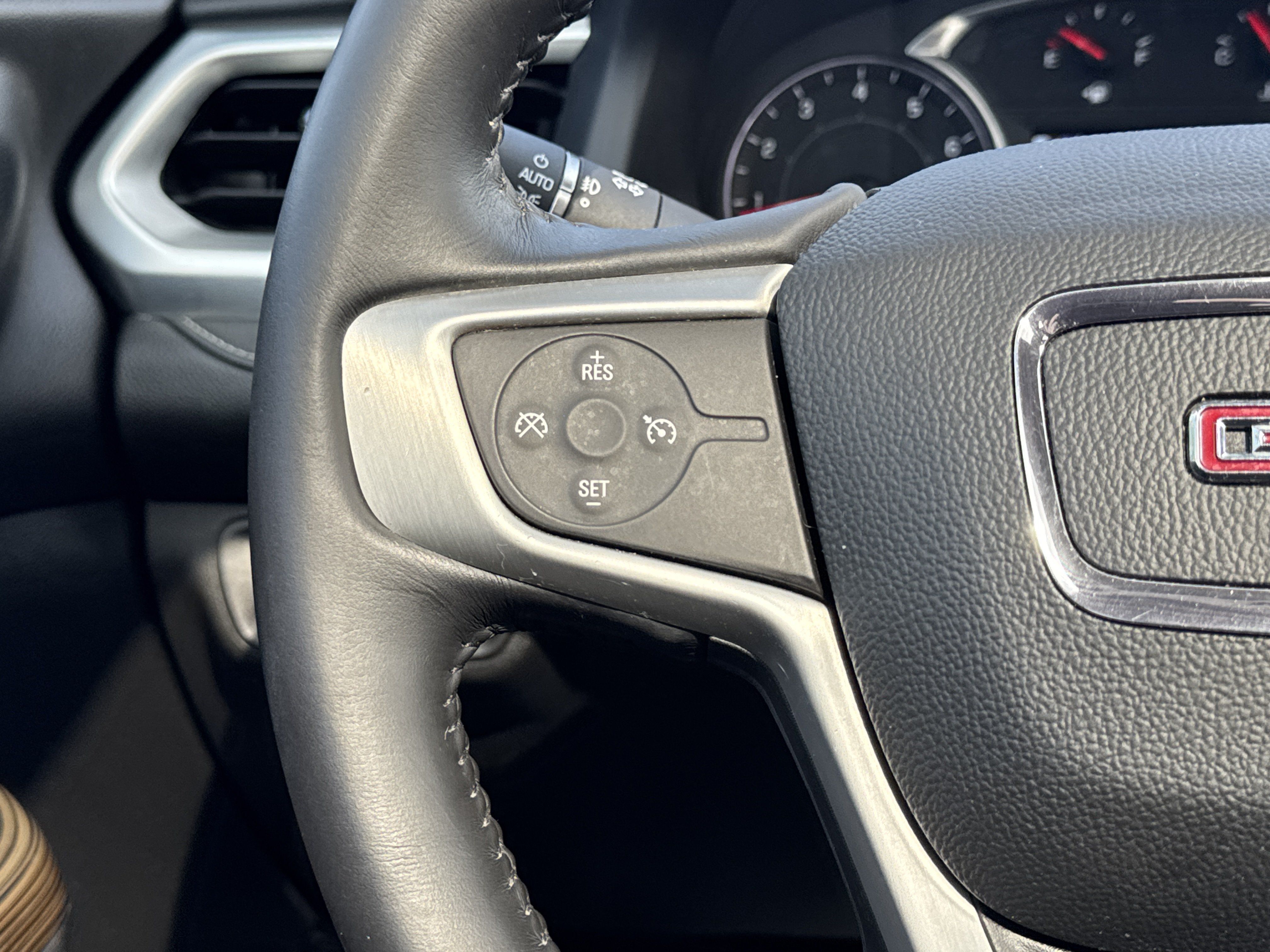 Used 2018 GMC Acadia SLE w/ Driver Alert Package I AWD/4WD image 5