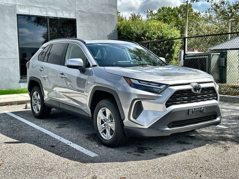 Used 2024 Toyota RAV4 XLE w/ Convenience Package image 11