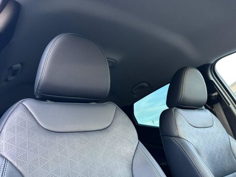 Used 2022 Chevrolet Bolt EUV LT w/ Convenience Package image 20