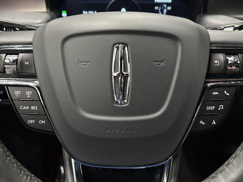 Used 2023 Lincoln Nautilus Reserve AWD/4WD image 16