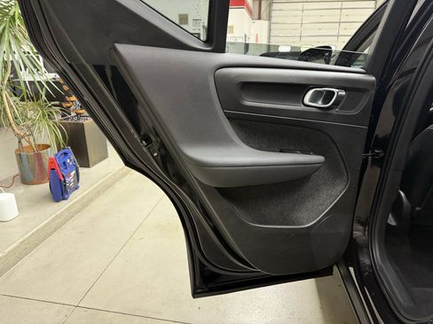 Used 2022 Volvo XC40 T5 Momentum AWD/4WD image 12