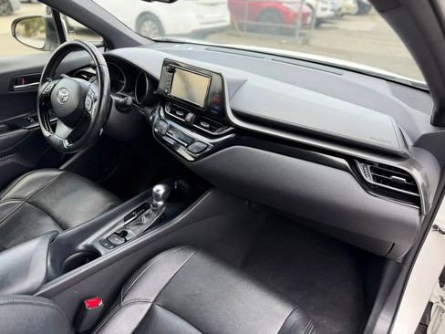 Used 2018 Toyota C-HR XLE FWD image 36
