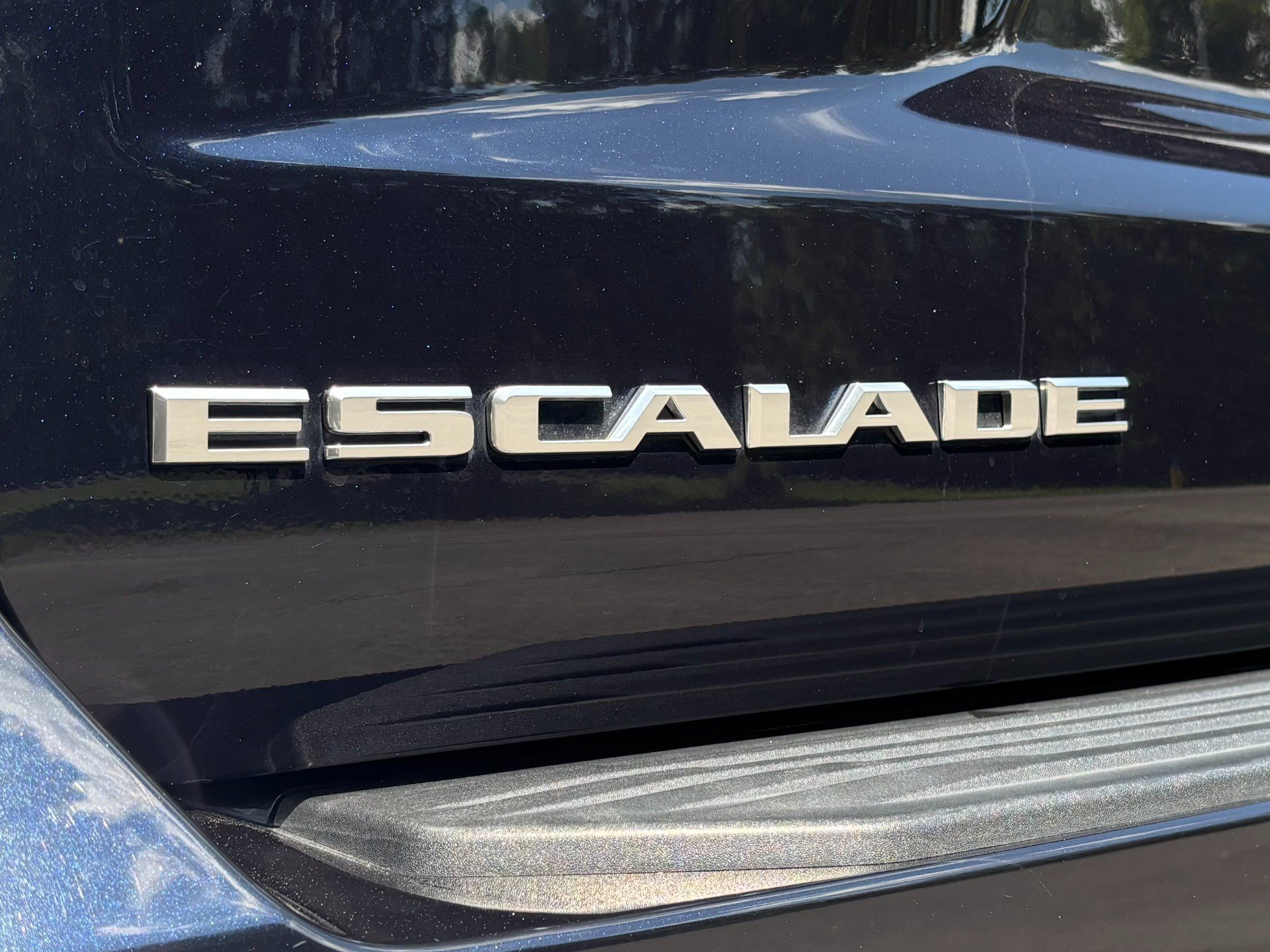 Used 2024 Cadillac Escalade Premium Luxury Platinum AWD/4WD image 16