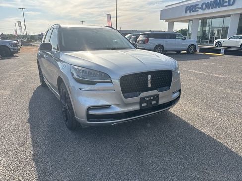 Used 2023 Lincoln Aviator Reserve w/ Equipment Group 201A image 2