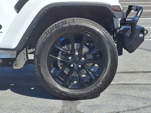 Used 2023 Jeep Gladiator Sport image 8