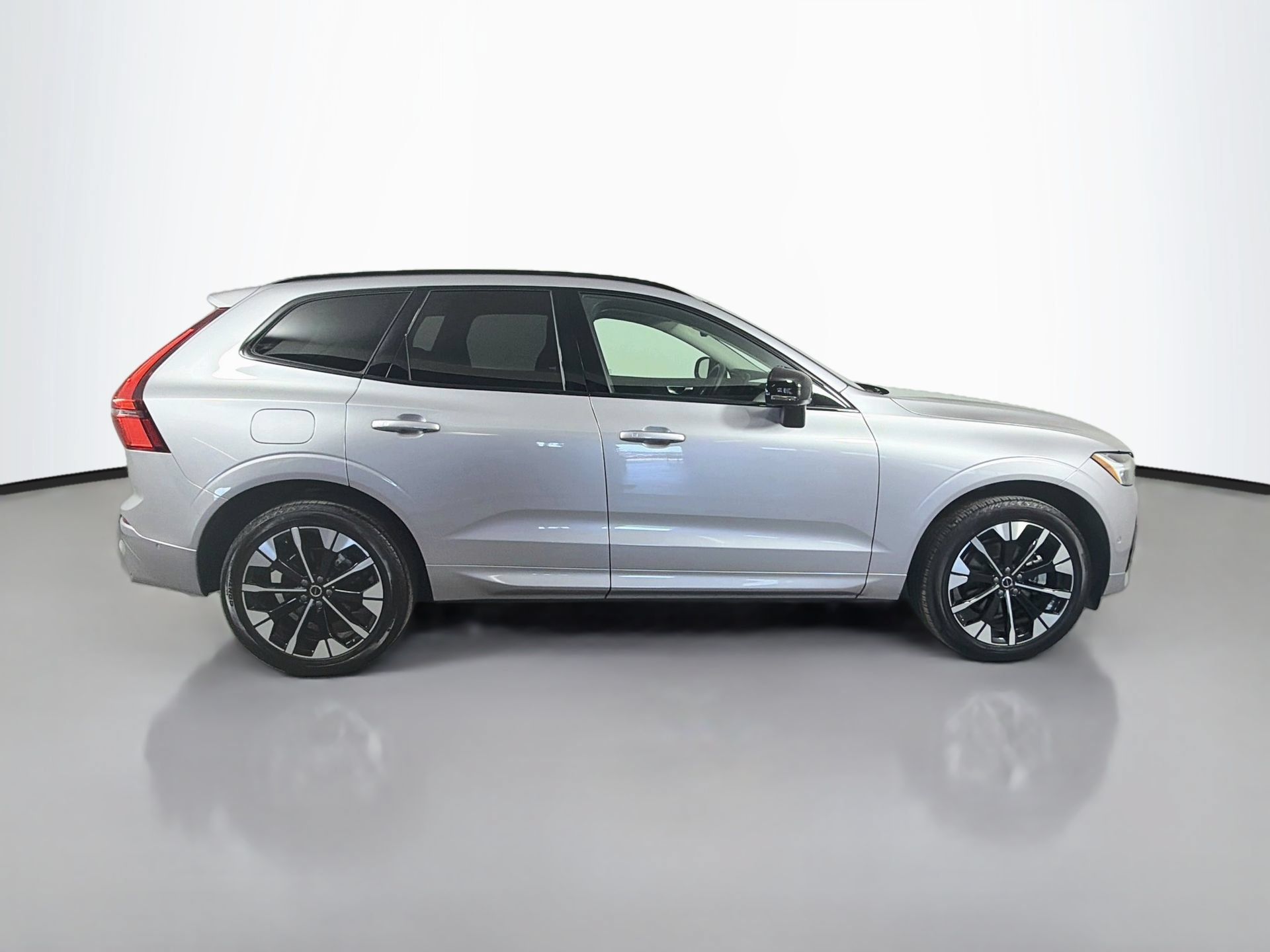 Used 2026 Volvo XC60 B5 Plus AWD/4WD image 5