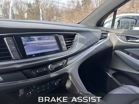 Used 2023 Buick Enclave Essence AWD/4WD image 18