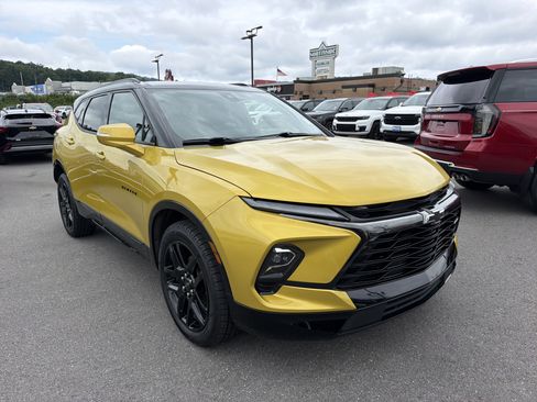 Used 2024 Chevrolet Blazer RS w/ Driver Confidence II Package AWD/4WD image 3