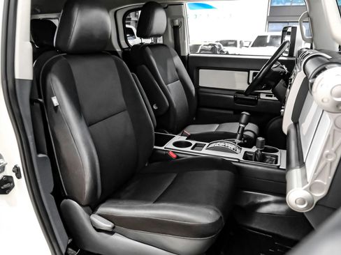 Used 2014 Toyota FJ Cruiser 4WD w/ Upgrade Package image 30