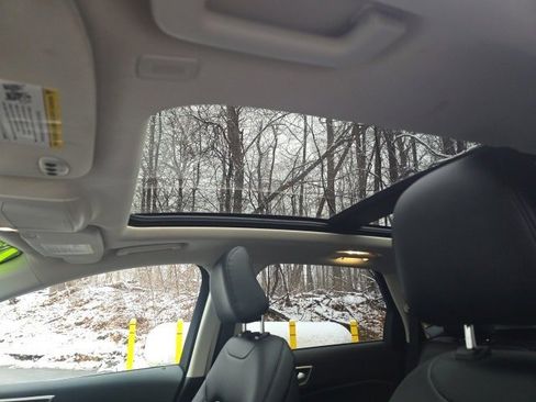 Certified 2022 Ford Edge SEL w/ Convenience Package image 15