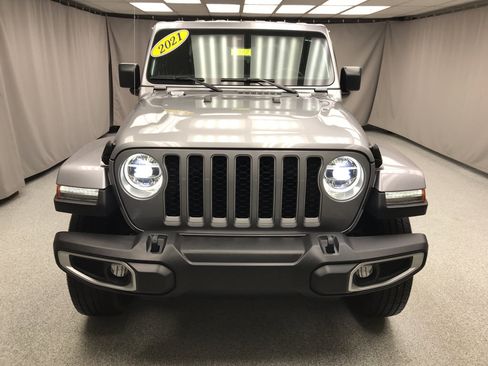 Used 2021 Jeep Gladiator Overland w/ Popular Equipment Package AWD/4WD image 7