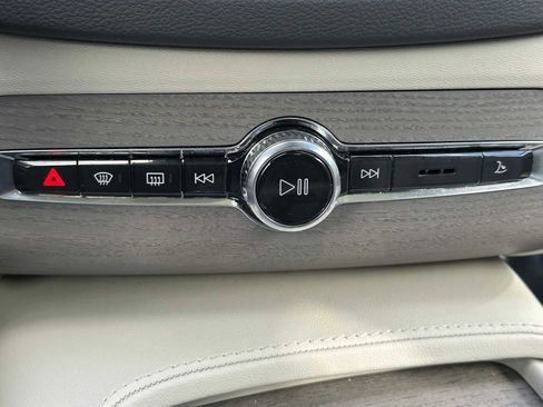 Used 2025 Volvo XC90 B6 Ultra w/ Lounge Package image 33