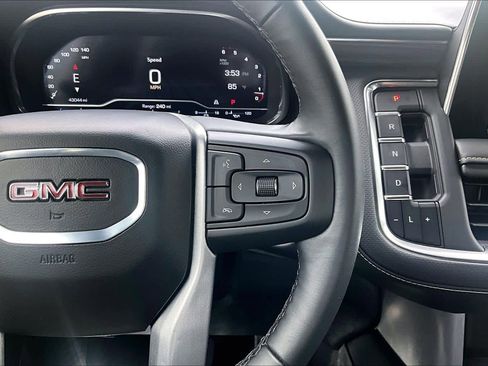 Used 2024 GMC Yukon SLT w/ SLT Luxury Package RWD image 22