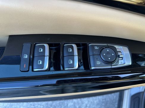 Used 2024 Kia Carnival EX FWD image 15
