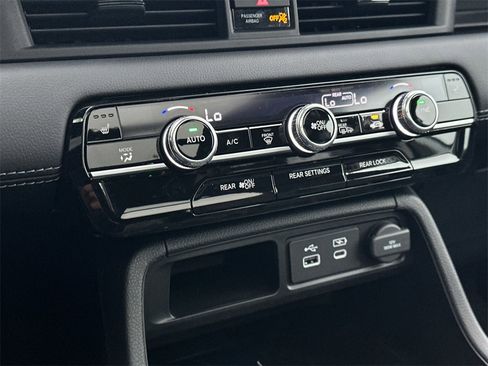 New 2025 Honda Pilot Touring image 30