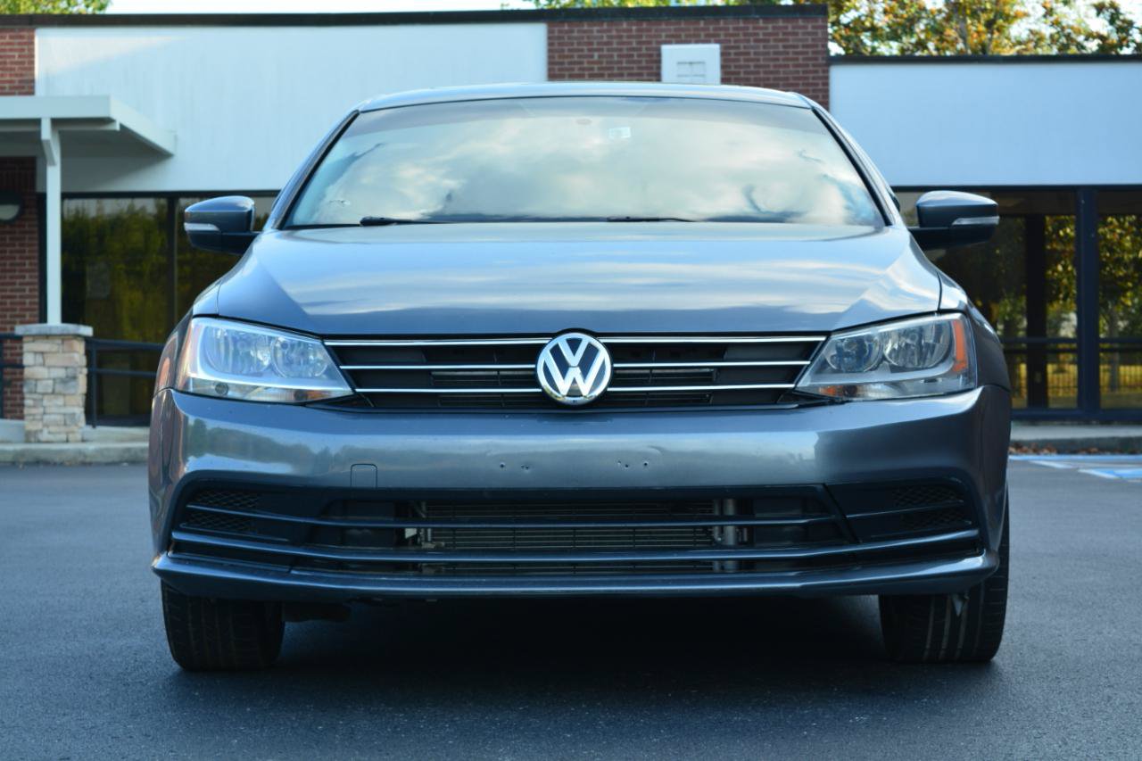 Used 2016 Volkswagen Jetta SE FWD image 2