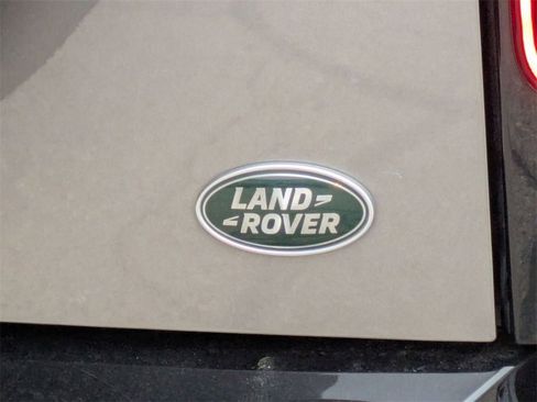 Used 2023 Land Rover Defender 130 X-Dynamic SE image 8