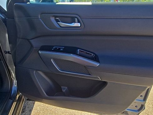 New 2025 Nissan Pathfinder SL image 30