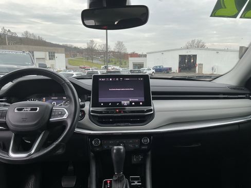 Used 2022 Jeep Compass Limited image 14