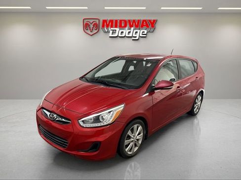 Used 2014 Hyundai Accent SE image 2